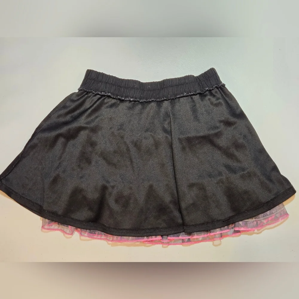 Hello Kitty Girls M Black and Pink Patterned Skirt - Picture 4 of 7
